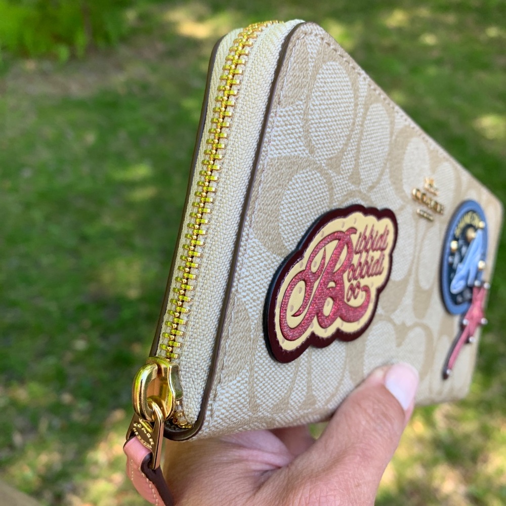 SOLD⛔️Authentic COACH sign leather Disney X zip wallet - Picture 8 of 10